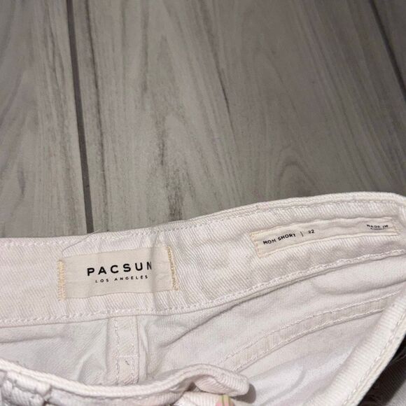 Pacsun white mom shorts size 22 xs  High waisted booty short shorts. Has a small - Picture 4 of 7